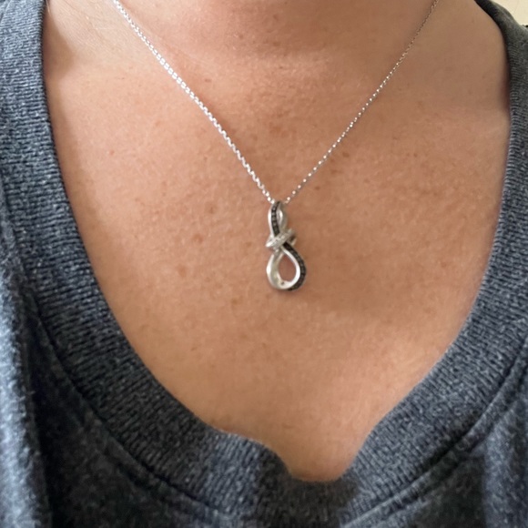 Black and clear diamond infinity necklace - Picture 2 of 3